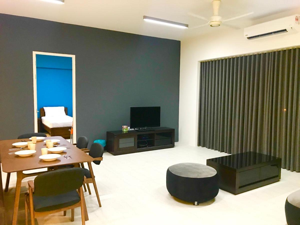 By The Beach - Luxury 2 Bedrooms Family Suite باتو فيرينغي المظهر الخارجي الصورة
