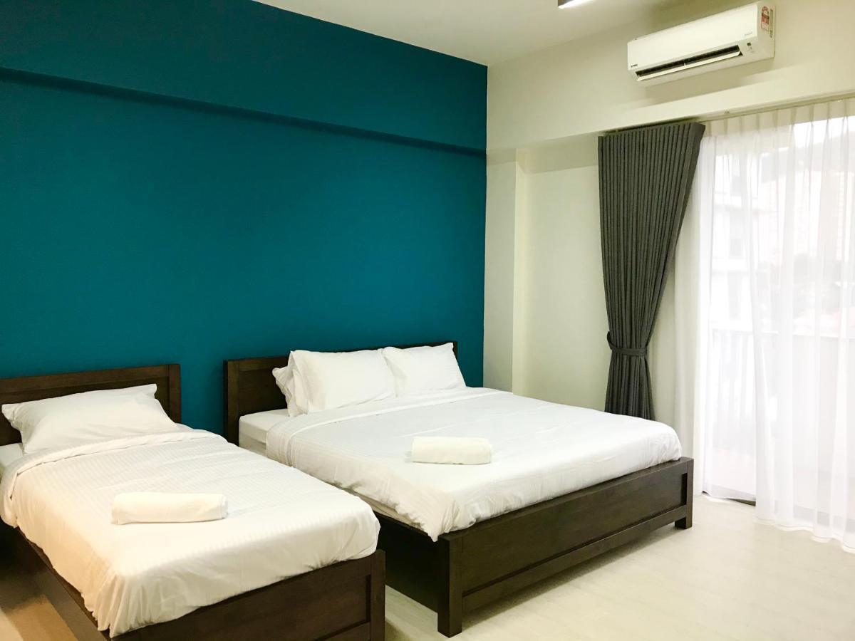 By The Beach - Luxury 2 Bedrooms Family Suite باتو فيرينغي المظهر الخارجي الصورة